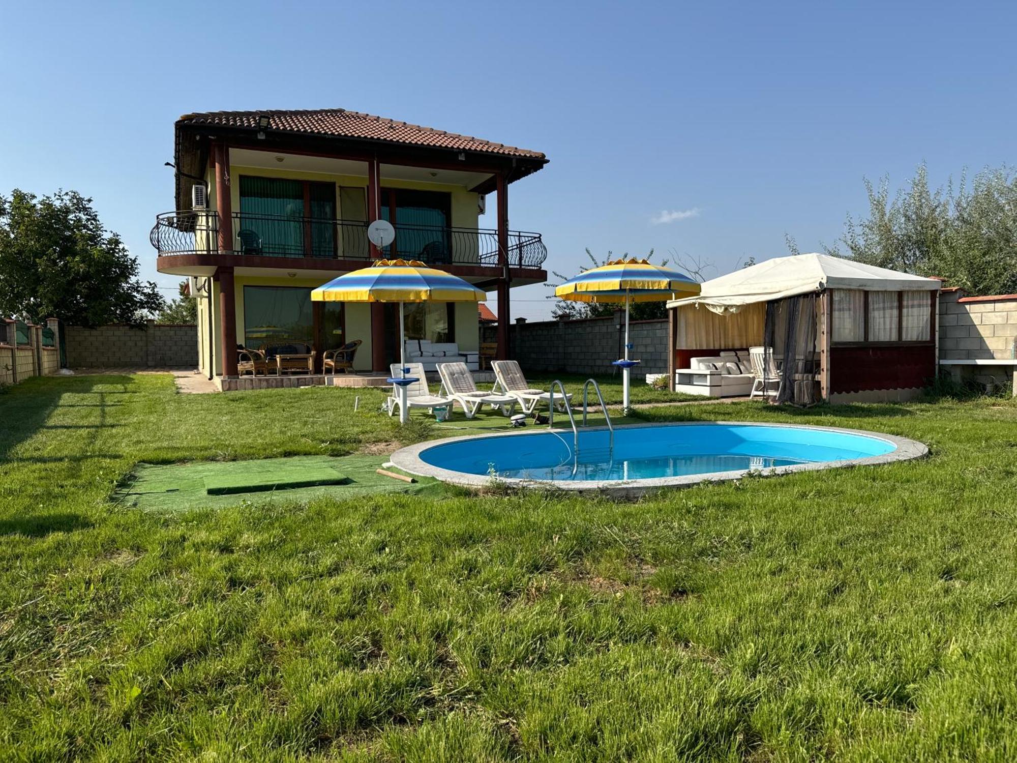 Villa Sunray Topola Eksteriør bilde